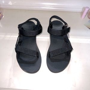 Black midform tevas